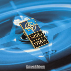 Insigna NATO