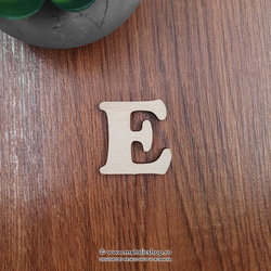 Litera E din lemn