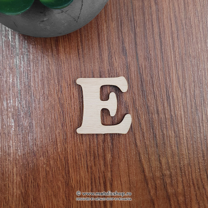 Litera E din lemn