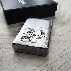 Bricheta Zippo personalizata